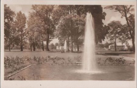 Erfurt - Gartenschau, Blick auf den Springbrunnen - ca. 1960 Erfurt - Gartenschau, Blick auf den Springbrunnen - ca. 1960