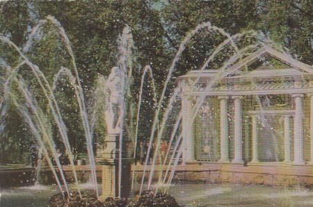Russland - Petrodvorets - Adam Fountain - ca. 1975 Russland - Petrodvorets - Adam Fountain - ca. 1975