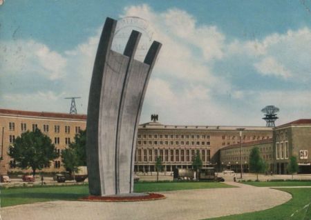 Berlin-Tempelhof, Luftbrückendenkmal - 1958 Berlin-Tempelhof, Luftbrückendenkmal - 1958