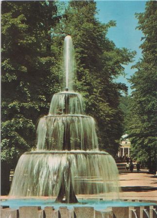 Bad Pyrmont - Hauptallee mit Fontäne - ca. 1975 Bad Pyrmont - Hauptallee mit Fontäne - ca. 1975