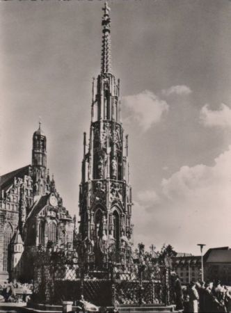 Nürnberg - Schöner Brunnen und Frauenkirche - 1965 Nürnberg - Schöner Brunnen und Frauenkirche - 1965