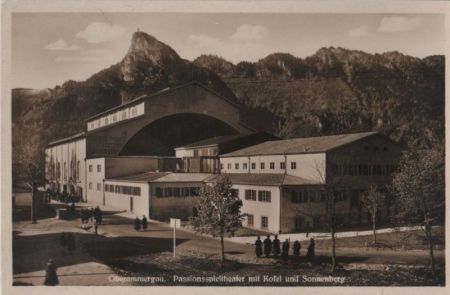 Oberammergau - Passionsspieltheater mit Rofel und Sonnenberg - ca. 1955 Oberammergau - Passionsspieltheater mit Rofel und Sonnenberg - ca. 1955