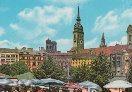 Viktualienmarkt München mit Frauenkirche - ca. 1975 Viktualienmarkt München mit Frauenkirche - ca. 1975