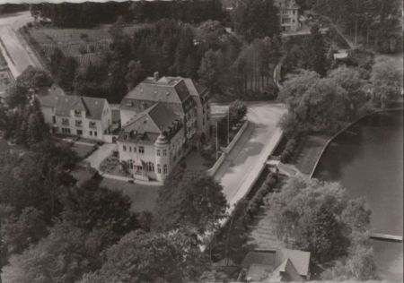 Eutin - Fissau, Hasu Seeschloß, Luftbild - ca. 1955 Eutin - Fissau, Hasu Seeschloß, Luftbild - ca. 1955