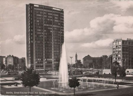 Berlin-Charlottenburg, Ernst-Reuter-Platz - mit Springbrunnen - 1962 Berlin-Charlottenburg, Ernst-Reuter-Platz - mit Springbrunnen - 1962
