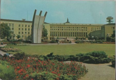 Berlin-Tempelhof, Luftbrückendenkmal - ca. 1970 Berlin-Tempelhof, Luftbrückendenkmal - ca. 1970