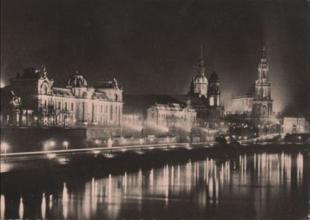 Dresden - Altstädter Ufer im Scheinwerferglanz - 1964 Dresden - Altstädter Ufer im Scheinwerferglanz - 1964