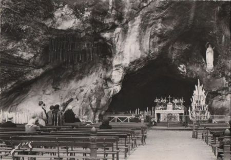 Frankreich - Lourdes - La Grotte miraculeuse - ca. 1960 Frankreich - Lourdes - La Grotte miraculeuse - ca. 1960
