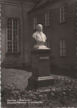 Herrnhut - Zinzendorfdenkmal im Kirchgarten - 1981 Herrnhut - Zinzendorfdenkmal im Kirchgarten - 1981
