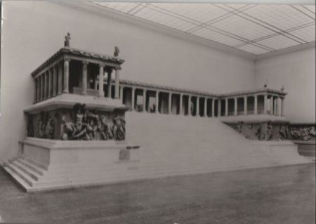 Staatliche Museen, Berlin - Westseite des großen Altars - 1978 Staatliche Museen, Berlin - Westseite des großen Altars - 1978