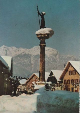 Garmisch-Partenkirchen - Floriansbrunnen mit Kramer - ca. 1965 Garmisch-Partenkirchen - Floriansbrunnen mit Kramer - ca. 1965