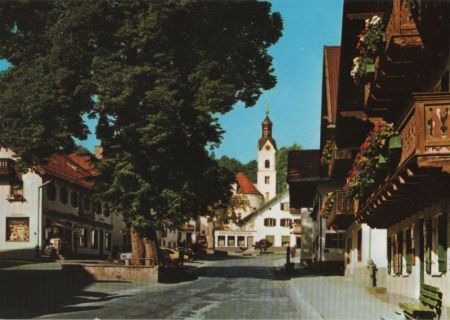 Bad Kohlgrub - Hauptstraße mit Pfarrkirche - ca. 1980 Bad Kohlgrub - Hauptstraße mit Pfarrkirche - ca. 1980
