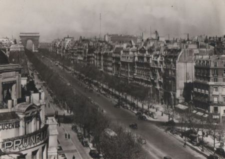 Frankreich - Paris - Avenue des Champs Elysees - ca. 1950 Frankreich - Paris - Avenue des Champs Elysees - ca. 1950