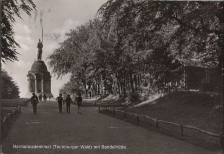 Hermannsdenkmal bei Hiddesen - mit Bandelhütte - 1970 Hermannsdenkmal bei Hiddesen - mit Bandelhütte - 1970