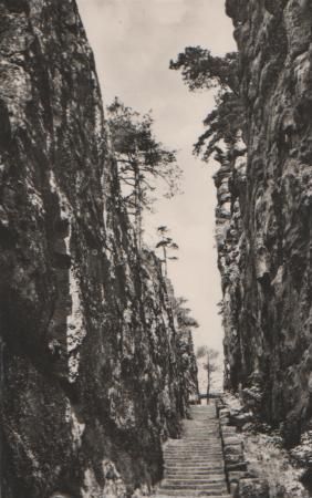 Jonsdorf - Felsengasse auf Nonnenfelsen - ca. 1965 Jonsdorf - Felsengasse auf Nonnenfelsen - ca. 1965