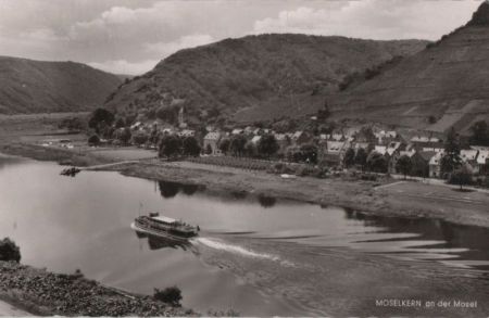 Moselkern - mit Schiff Moselkern - mit Schiff