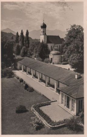 Bad Heilbrunn - Wandelhalle mit Kirche - 1956 Bad Heilbrunn - Wandelhalle mit Kirche - 1956