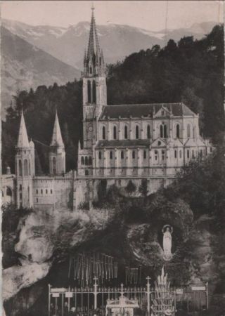Frankreich - Lourdes - La Grotte et la Basilique - 1952 Frankreich - Lourdes - La Grotte et la Basilique - 1952