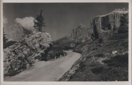 Italien - Dolomiten - Strada verso il passo Pordoi - ca. 1955 Italien - Dolomiten - Strada verso il passo Pordoi - ca. 1955