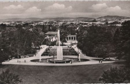 Bad Oeynhausen - Kurpark mit Wiehengebirge Bad Oeynhausen - Kurpark mit Wiehengebirge