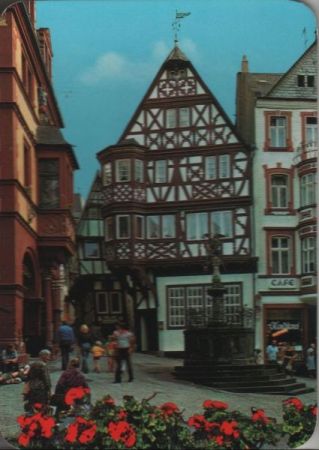 Bernkastel-Kues - Rathaus, Marktbrunnen und Spitzenhaus - ca. 1985 Bernkastel-Kues - Rathaus, Marktbrunnen und Spitzenhaus - ca. 1985