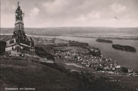 Rüdesheim - mit Denkmal - ca. 1960 Rüdesheim - mit Denkmal - ca. 1960