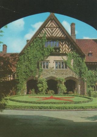 Potsdam - Cecilienhof, Innenhof - 1977 Potsdam - Cecilienhof, Innenhof - 1977