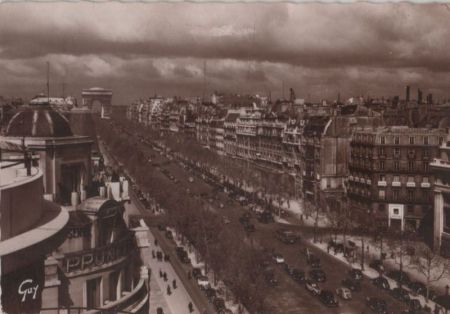 Paris - Frankreich - Avenue des Champs-Elysees Paris - Frankreich - Avenue des Champs-Elysees