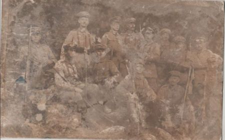 Soldaten mit Gewehren Soldaten mit Gewehren