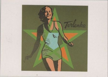 Terlenka Frau im Kleid Terlenka Frau im Kleid