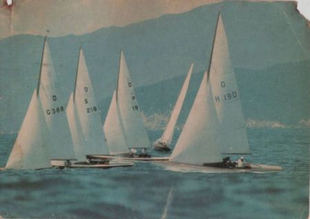 Segelboote vor Gebirge Segelboote vor Gebirge