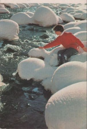 Schneepolster am Wasser Schneepolster am Wasser
