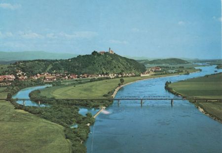 Bogenberg (Kirche bei Bogen) - mit Brücke Bogenberg (Kirche bei Bogen) - mit Brücke