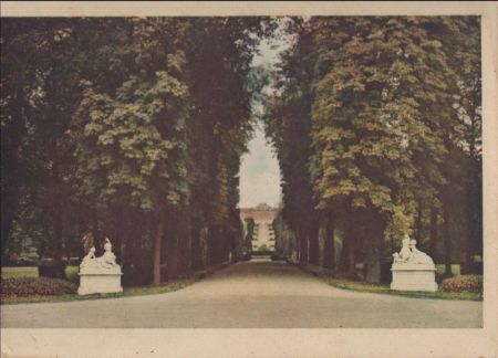 Potsdam - Durchblick zum Schloss Potsdam - Durchblick zum Schloss