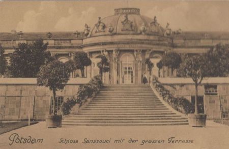 Potsdam, Sanssouci - Schloss mit Terrasse Potsdam, Sanssouci - Schloss mit Terrasse