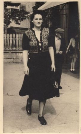 Frau gehend Frau gehend