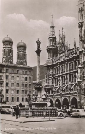 München - Marienplatz mit Mariensäule München - Marienplatz mit Mariensäule