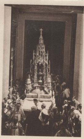 Toledo - Spanien - Custodia saliendo a la Procesion del Corpus Toledo - Spanien - Custodia saliendo a la Procesion del Corpus
