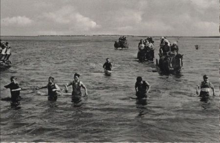 Cuxhaven-Duhnen - Wanderer und Wattwagen Cuxhaven-Duhnen - Wanderer und Wattwagen
