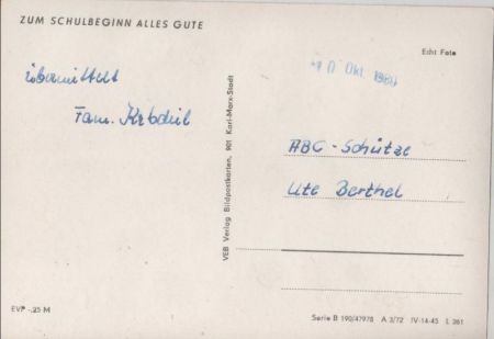 Zum Schulbeginn zwei Mädchen Zum Schulbeginn zwei Mädchen