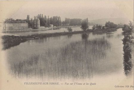Villeneuve-sur-Yonne - Frankreich - Vue sur Yonne Villeneuve-sur-Yonne - Frankreich - Vue sur Yonne
