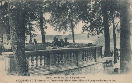 Aiguebelette - Frankreich - Alleves - Terrasse de Hotel beau-Sejour Aiguebelette - Frankreich - Alleves - Terrasse de Hotel beau-Sejour