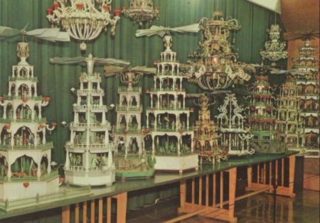 Seiffen - Erzgebirgisches Spielzeugmuseum, Pyramiden - 1980 Seiffen - Erzgebirgisches Spielzeugmuseum, Pyramiden - 1980