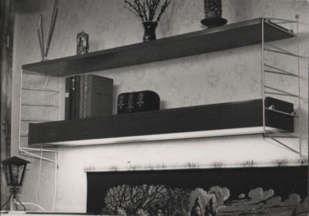 ein Regal mit Sachen - ca. 1965 ein Regal mit Sachen - ca. 1965