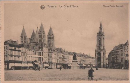 Belgien - Tournai - La Grand Place - ca. 1950 Belgien - Tournai - La Grand Place - ca. 1950