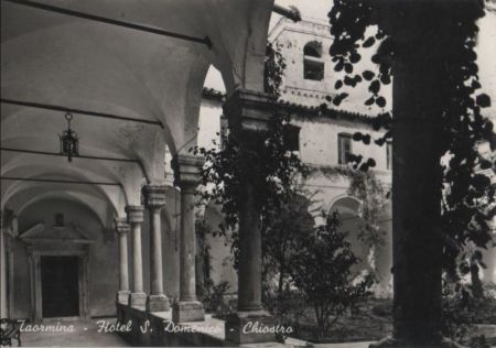 Italien - Taormina - Hotel S. Domenico - Chiostro - 1957 Italien - Taormina - Hotel S. Domenico - Chiostro - 1957
