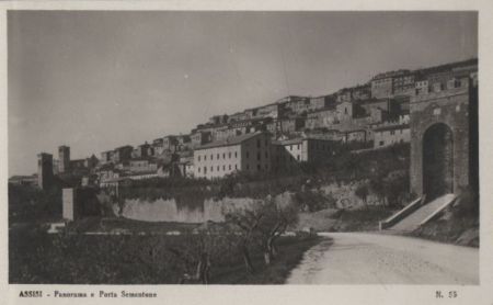 Italien - Assisi - Panorama e Porta Sementone - ca. 1955 Italien - Assisi - Panorama e Porta Sementone - ca. 1955