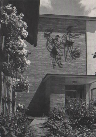 Rödental - Plastik am Raiffeisengebäude - ca. 1975 Rödental - Plastik am Raiffeisengebäude - ca. 1975