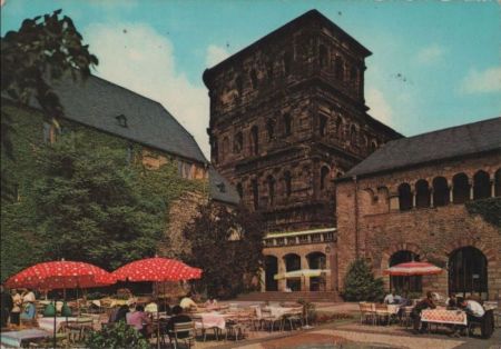 Trier - Brunnenhof mit Porta Nigra - ca. 1970 Trier - Brunnenhof mit Porta Nigra - ca. 1970