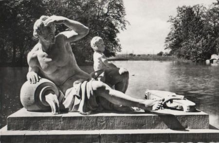 Schwetzingen - Steinfigur am Weiher - ca. 1960 Schwetzingen - Steinfigur am Weiher - ca. 1960